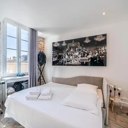 Beautiful Rue D'antibes *