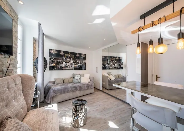 Beautiful Rue D'antibes Cannes