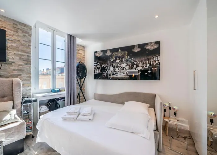 Beautiful Rue D'antibes *