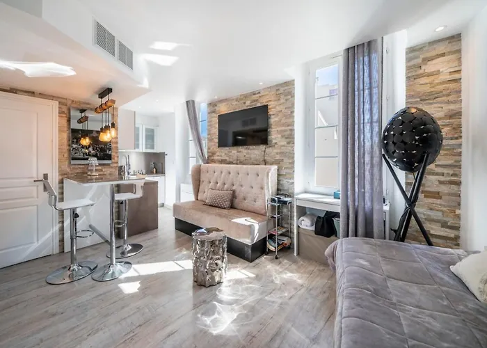 Beautiful Rue D'antibes *